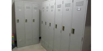 バイト先でロッカーの上に置いている私の上靴が新人によってロッカーの隅に、腹が立ったので新人のをゴミ箱にぶち込んでやった