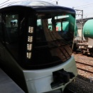 豪華寝台列車「TRAIN SUITE 四季島」中央東線・竜王駅を通過！｜山梨を走る特別な列車