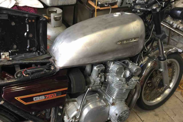 GS750純正タンク