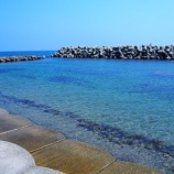 『【赤泊】まるで温水プール 小さいお子様連れに最適 城が浜海水浴場』の画像