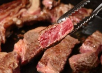 厚切りステーキに合うソースを作ってるんやけど