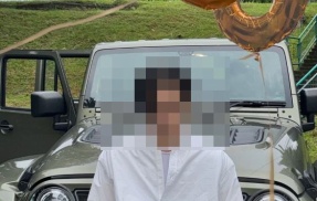 世界一若く見えるイケメン男性が60歳還暦を迎える！普通に20代に見えるんだがｗｗｗｗｗ