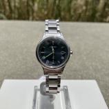 『CITIZEN xC　光の輪をイメージしたソーラー電波モデル』の画像