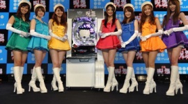 パチンコの撮影で全身にセメント…「FUJI★7GIRLS」メンバー全員が全身やけどで芸能活動休止