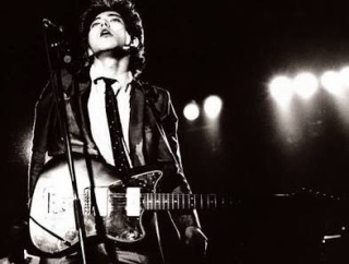 佐野元春って一世を風靡したはずなのにどうして今は評価が低いわけなの