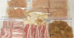 半額で購入したお肉を全て冷凍保存。