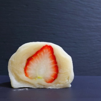 【八街 三好野】苺大福が苦手な私が感動した白あんのいちご大福