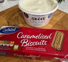 海外「日本でバズったジャパニーズ・チーズケーキを試してみた！」日本で話題になったヨーグルトとビスケットの組み合わせに対する海外の反応