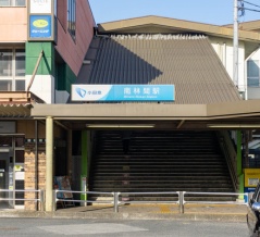 南林間駅の階段の踊り場にあるのは何？【やまとクイズ】