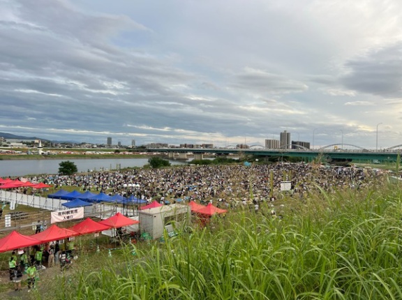 くらわんか花火大会高槻会場人やばい。過去最高かも