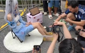 中国人コスプレイヤーさん　オタクががぶ飲みするレモネードを発売してしまうｗｗｗｗｗｗｗｗｗｗｗｗ