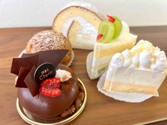 東区はなみずきにオープンした『洋菓子Cherir （シェリール）』で『ダブルチーズ』『ベリーショコラ』『シュークリーム』ほか買って食べてみた。
