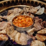 【動画】韓国式サムギョプサル店、鉄板にウジ虫這う。「拡散やめるニダ💢」