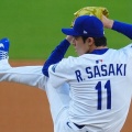 ドジャース劇的勝利で地区シリーズ突破！ロバーツ監督が佐々木朗希にカンパイ！
