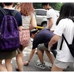 162cmの俺が学食で女に落し物を拾ってあげようとした結果www