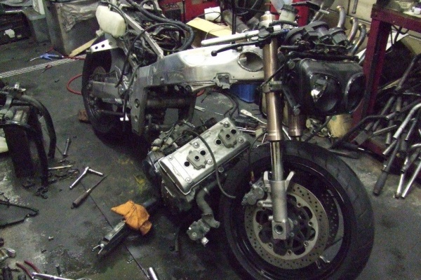 モリヤスBUILD&ENGINEERING - ZXR750R 9Rエンジン改