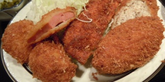 娘(16)が太ってるのでダイエットを提案したら、それ以来家で何も食べなくなった。娘は「うちの食事は量が多い」と言うが、こういう我儘をどうすればいいでしょうか？