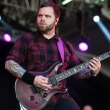 BETWEEN THE BURIED AND MEからDustie Waringが脱退！！