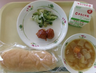 【悲報】日本の最新の給食、ガチで終わってると話題に