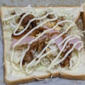 お好みソースとマヨネーズでお好み焼き風トースト