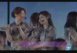 【衝撃】白石麻衣×松村沙友理のこの絡み・・・たまらんッｗｗｗｗｗ※gifあり