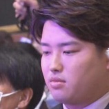 『【画像】紅白歌合戦に参戦した村上宗隆さん、最も表情が良くなった瞬間がこちらwww』の画像