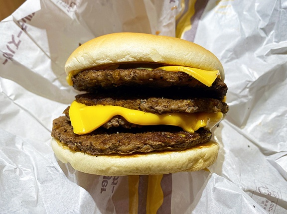 「マクドナルド」で倍倍FIGHT！倍ダブルチーズバーガーを召す