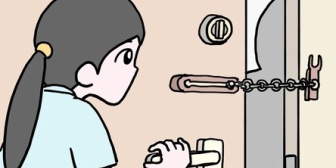 母が食べない洋菓子を持ってきて、妻は玄関のチェーンを掛けたまま隙間から受け取り、絶対に中に入れない