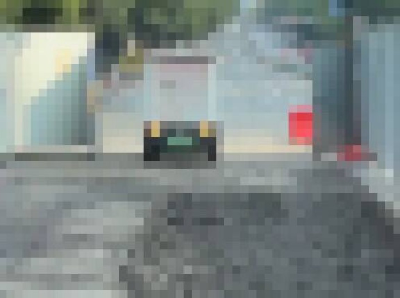 【動画】中国の自動運転配送車、工事中の道路の巨大な穴に突入ｗｗｗｗｗｗｗｗｗ