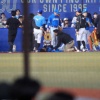 日本ハム・矢沢がフェンス激突で負傷交代のアクシデント　左飛を捕球後、顔や体ごとぶつかる　自らの足で歩いてベンチへ
