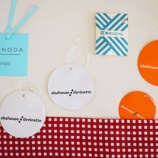 『断捨離できないもの　昔の洋服のタグと予備ボタン』の画像