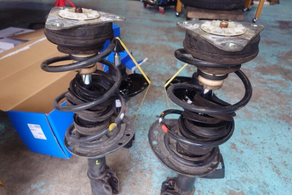 Bow Motor Worksの親方日記 - 足回り・ブッシュ類