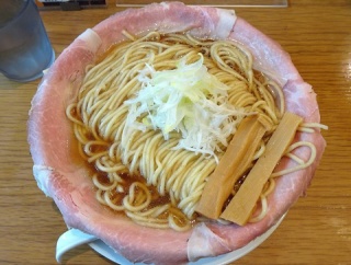 ■神田の「ラーメン大戦争」で、デカ盛りラーメン！