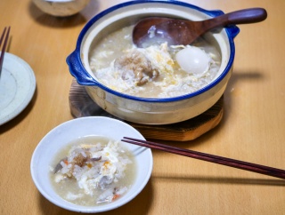 あまり物同士「おでん出汁と鶏釜飯の雑炊」