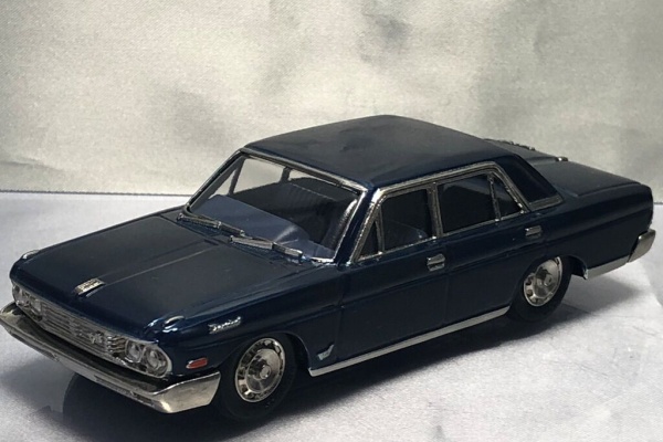 トミカ46年前の日本製グロリア、ローレル、ランボルギーニ