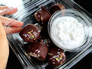 【ヤオコー初体験】病院帰りに寄ってみたら…誘惑に勝てなかった「ありそうでなかった」禁断のスイーツ。