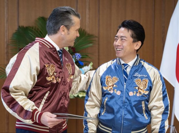 際立つ小泉進次郎防衛相の外交オンチ…「高市総理に軍拡フリーハンド」で日中対話ますます遠のく！