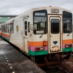 山形来たけど電車少なすぎて草