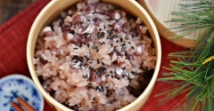 【簡単赤飯レシピ】炊飯器でらくらく♪お祝いのお膳にお赤飯の作り方