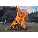 宿区 ”さいと焼き”　・・・　午前9時から 準備　午後7時半頃 終了 した