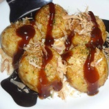 『ベーコンのお好み焼きと冷凍たこ焼き』の画像