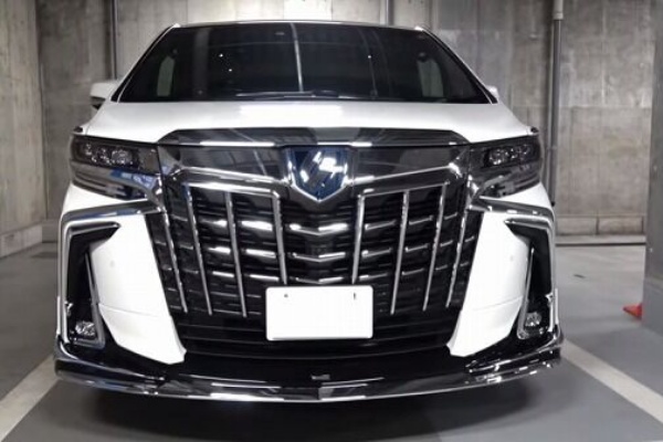 女性の事務員がいきなり新車のアルファード乗ってきて社長の目の玉が飛び出てたな 自動車ニュース速報