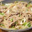  フライパンいっぱいのプルコギで、おうちがちょっと特別に。