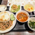 「タイヴィレッジ（仲御徒町）」で「ガパオ炒めごはんとグリーンカレー」のコンボランチ