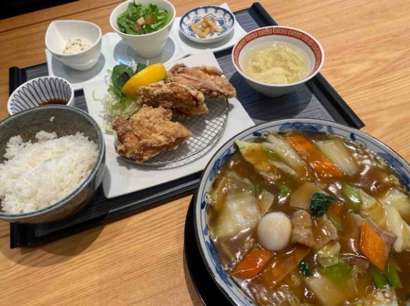 『イオン新潟東』内にオープンした『中華菜館 よ志だ』で『五目旨煮そば』『若鳥の唐揚げ御膳』食べてみた。