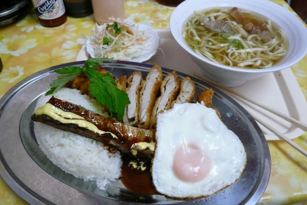 地元ご用達 また行きたくなる沖縄の食堂 ボリューム満点な激安定食