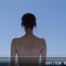 綾瀬はるか、ユニクロ “上半身裸” CMに「見てて不快」の声も…過剰露出とともに疑問集まる “謎設定”