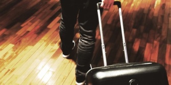 「スーツケース｣って書いたら数人にpgrされたんだが→スレ民「今はスーツケースって言わないらしいね」→