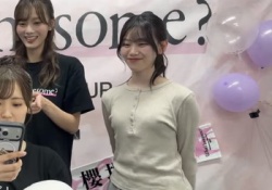 山下瞳月さん、配信中に『下着のライン』が出過ぎていることに気付いた結果