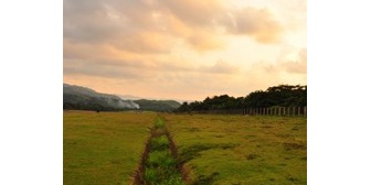 【トラブル】土地を売った大工から、俺が買った土地の周囲の一部の溝も大工の物だと言われ、家が建て始めてから「その部分も所有権を移してくれ」と言われた